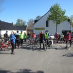 Die Gruppe macht sich bereit zum Start vor der Jugendherberge in Köthen