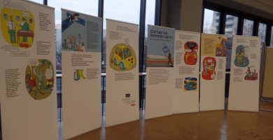 Die Ausstellungstafeln im Berliner Rathaus