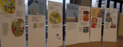 Die Ausstellungstafeln im Berliner Rathaus